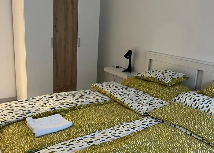 Sunday Rose 3 * زاماردي